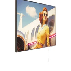 KARE Design Tableau encadré LED Jetset Lean Lady 120x80cm> Accessoires